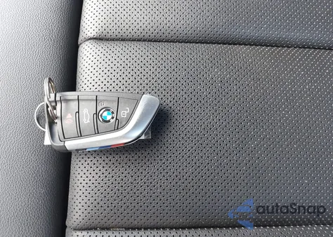 2023 BMW 330I xDrive z USA, uszkodzony, nr VIN 3MW89FF06P8D56548